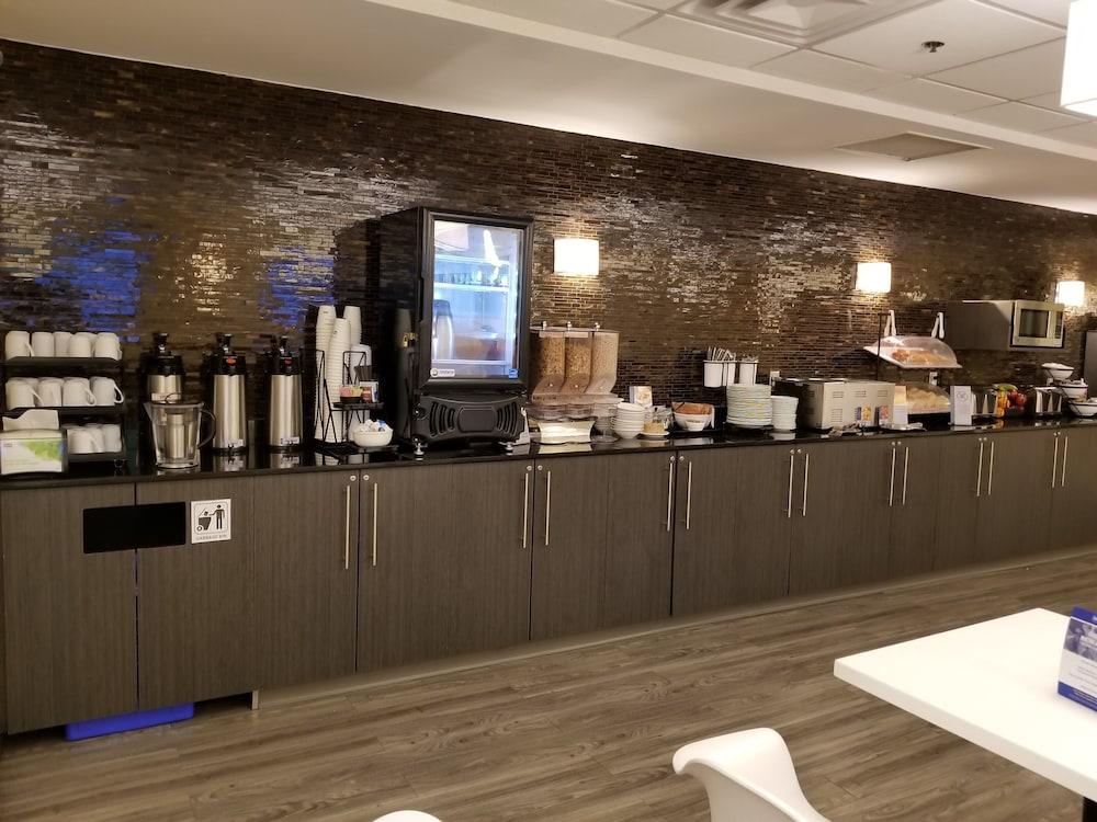 Best Western Plus Airport Inn&Suites Saskatoon Exterior foto