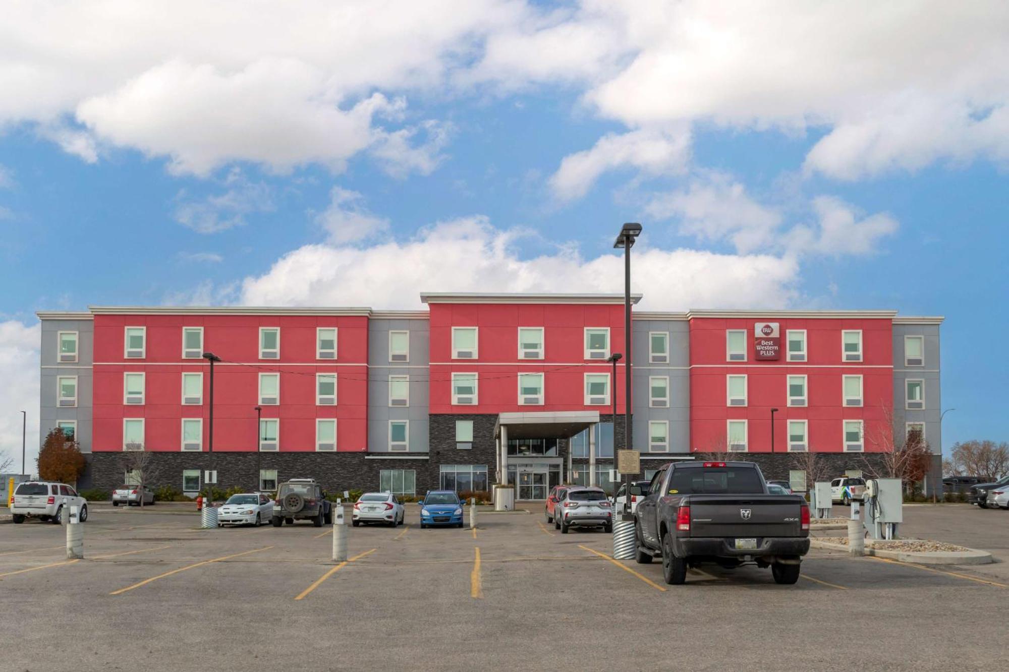 Best Western Plus Airport Inn&Suites Saskatoon Exterior foto