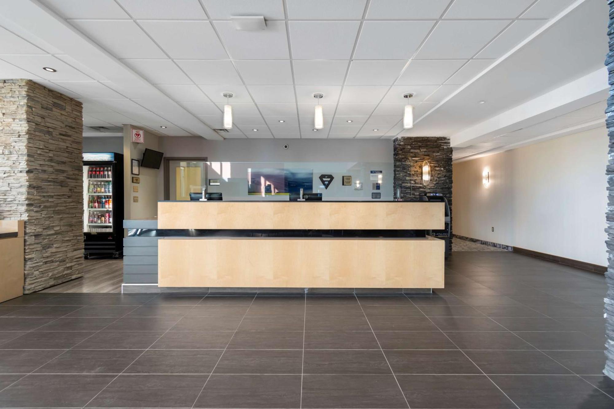 Best Western Plus Airport Inn&Suites Saskatoon Exterior foto