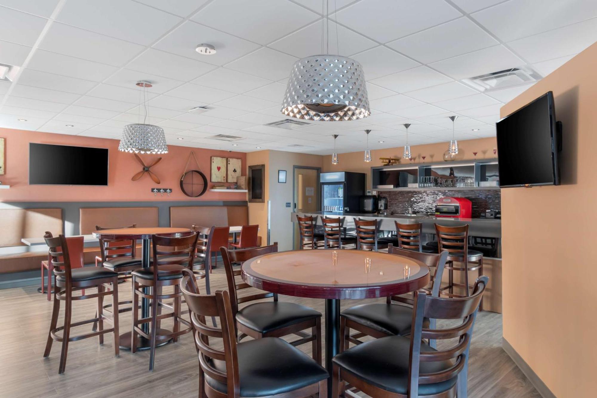 Best Western Plus Airport Inn&Suites Saskatoon Exterior foto