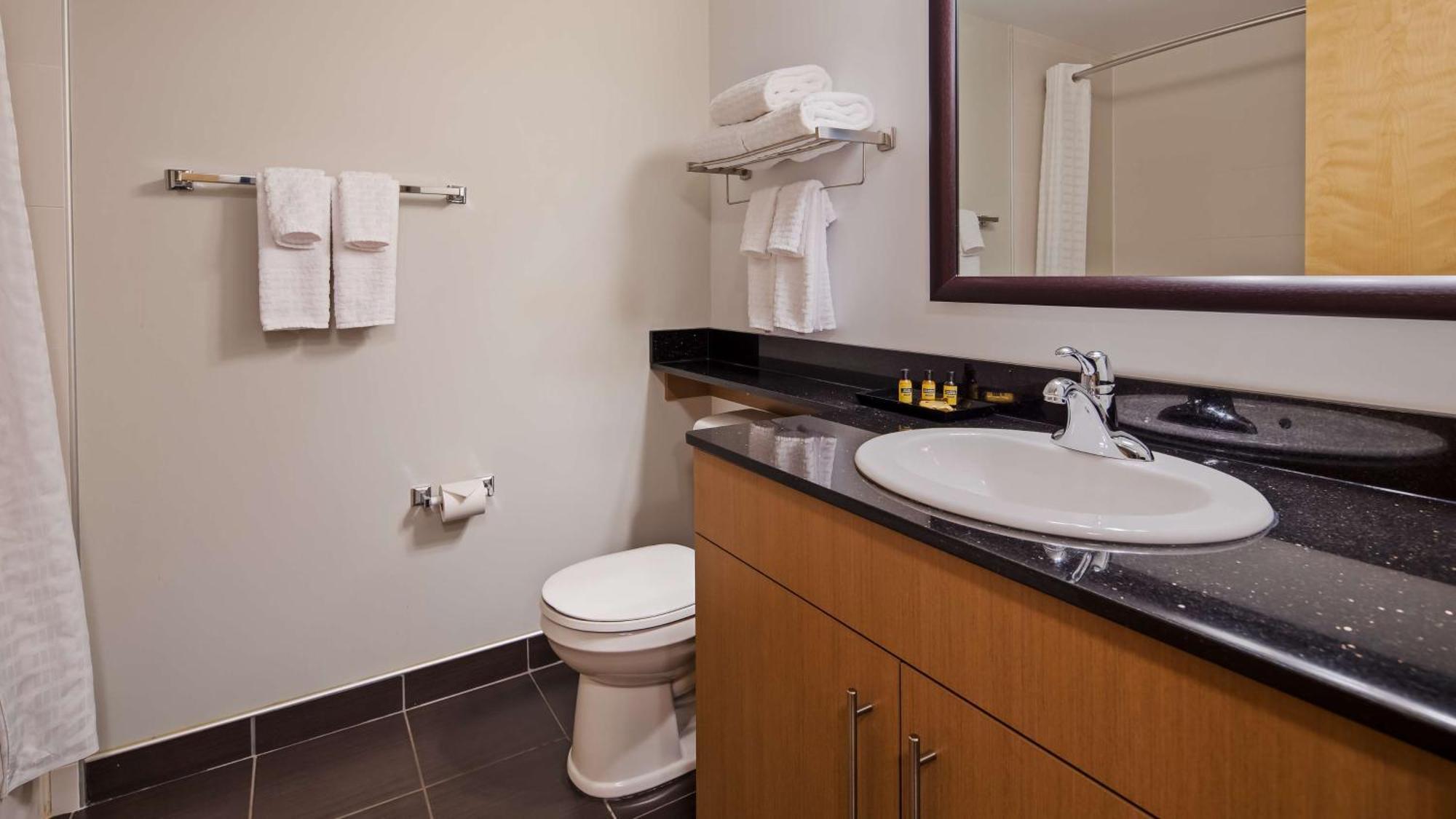 Best Western Plus Airport Inn&Suites Saskatoon Exterior foto
