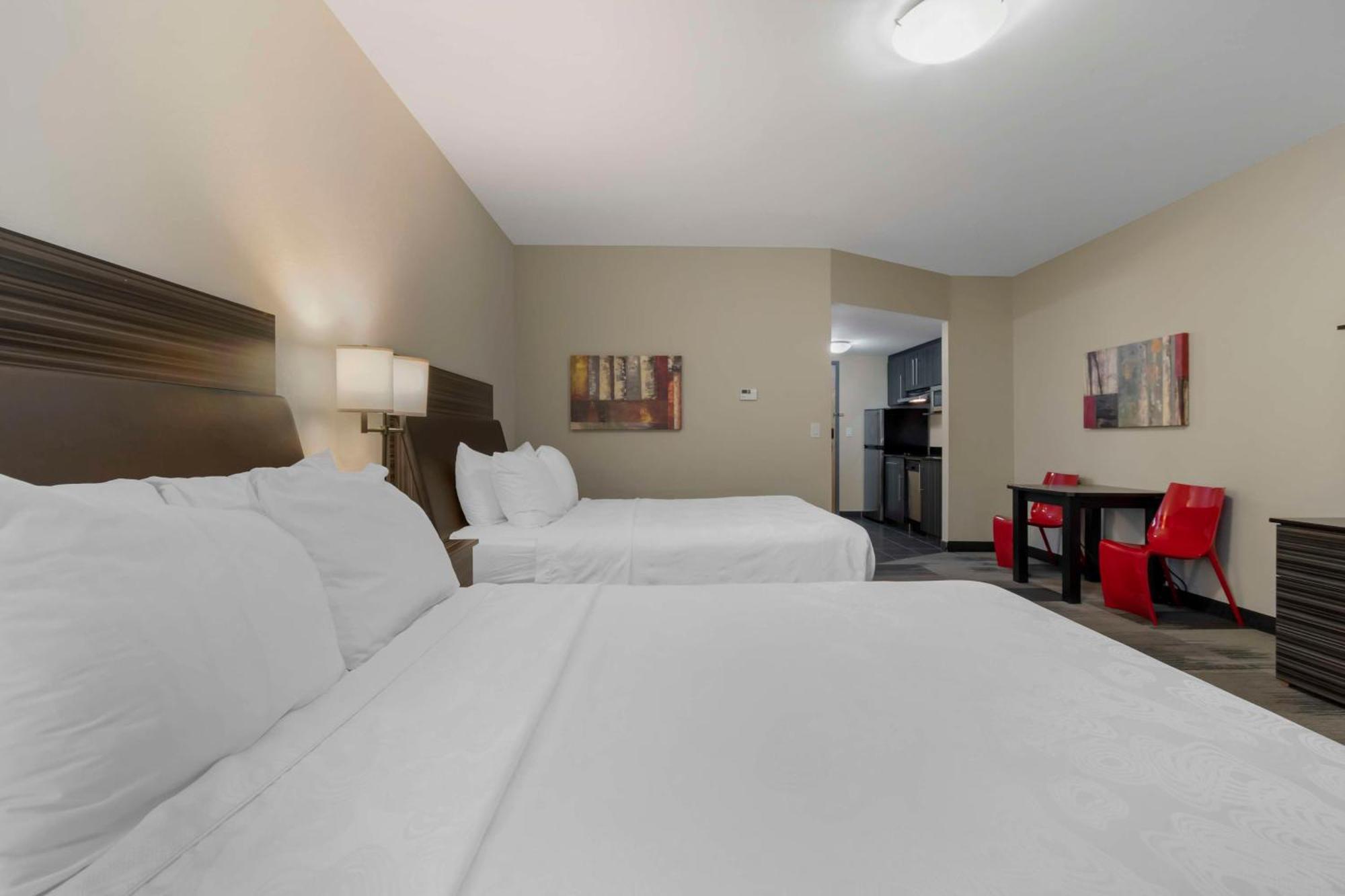 Best Western Plus Airport Inn&Suites Saskatoon Exterior foto