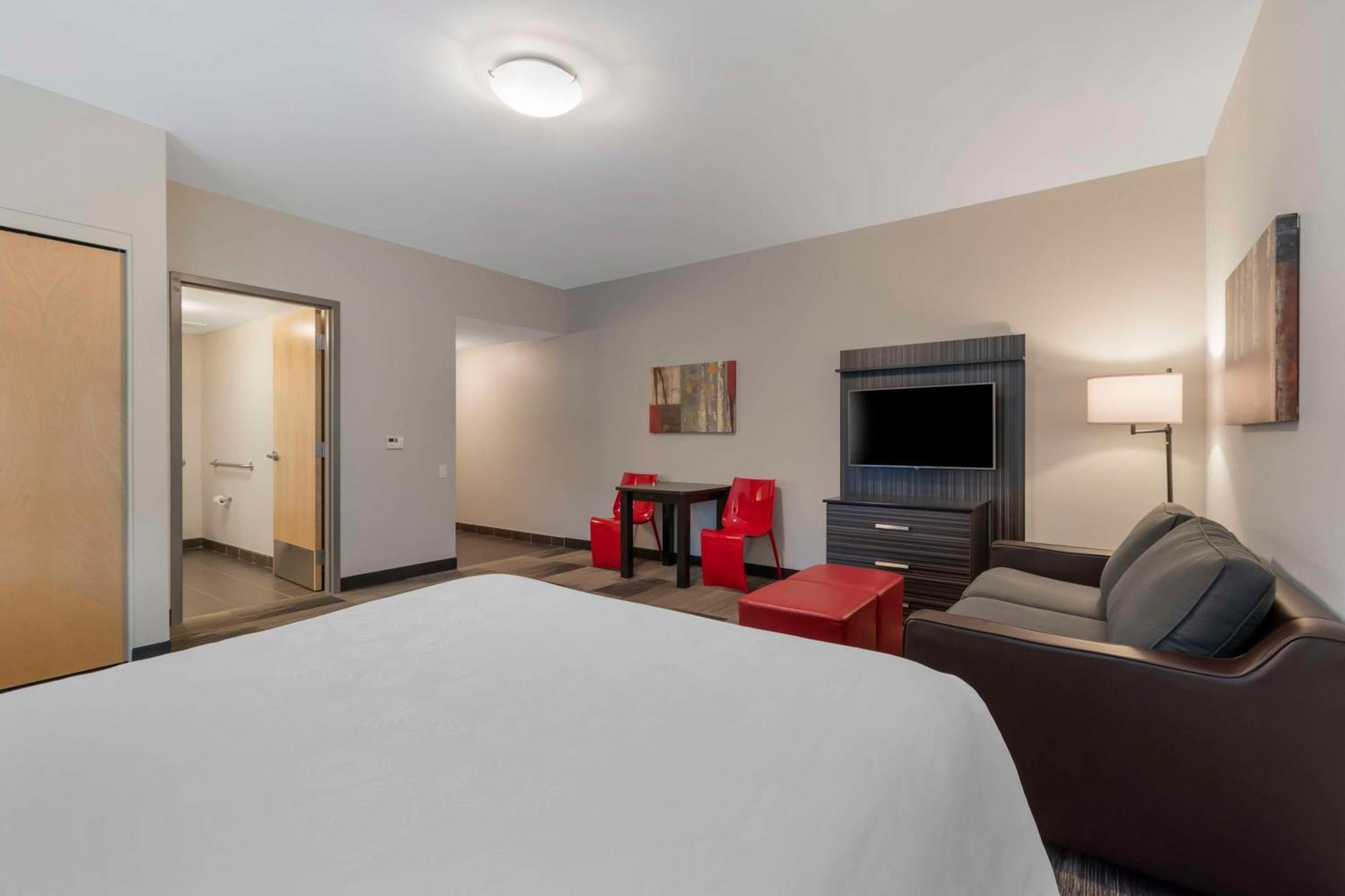 Best Western Plus Airport Inn&Suites Saskatoon Exterior foto