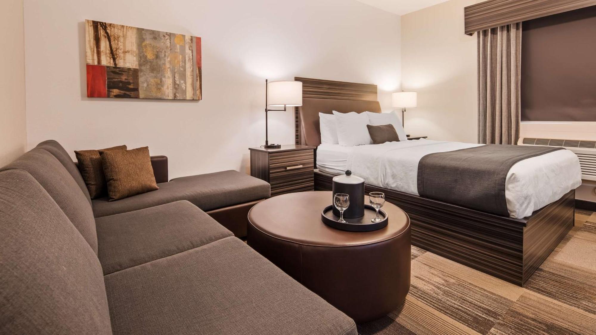 Best Western Plus Airport Inn&Suites Saskatoon Exterior foto